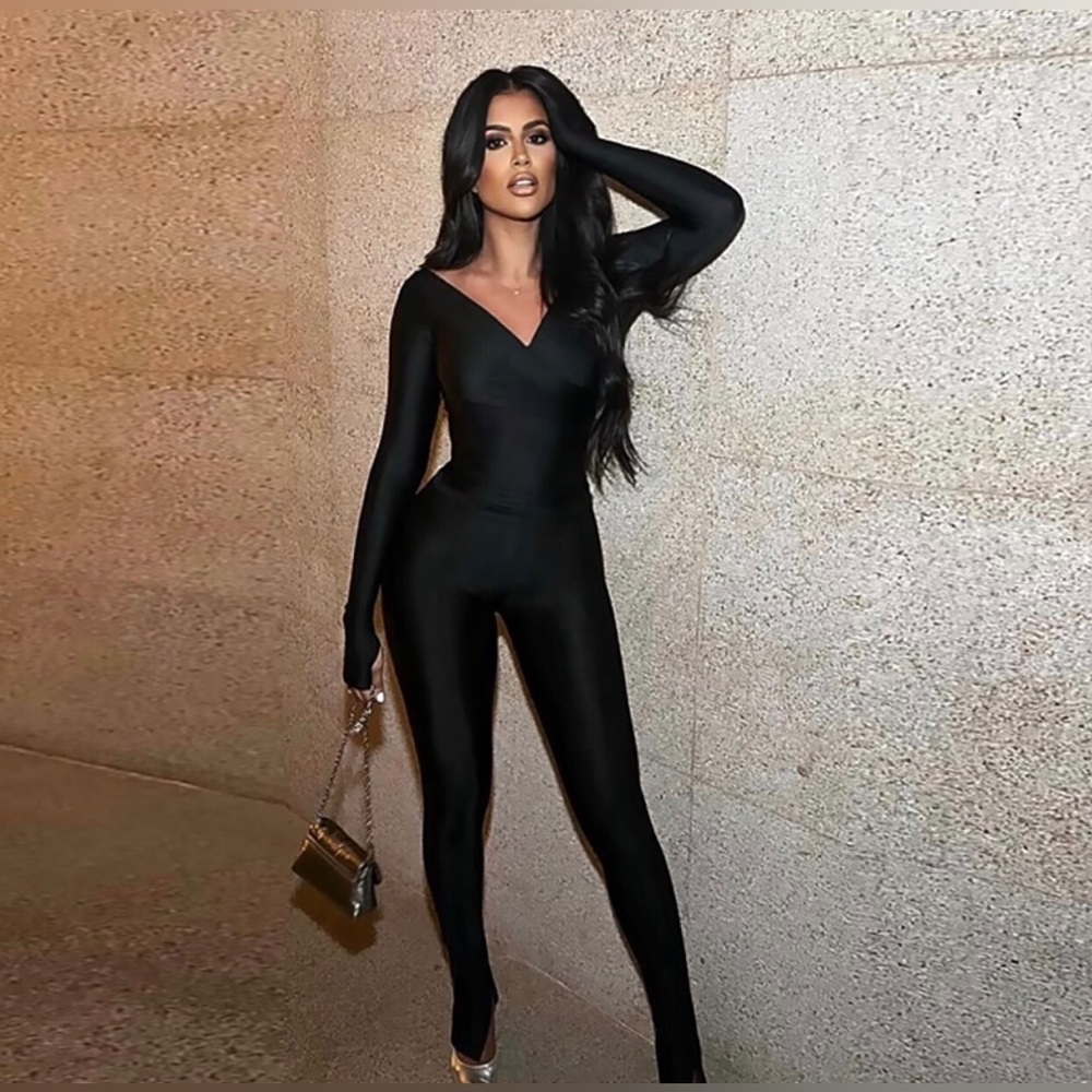 Absolutely gorgeous 2 piece off shoulder pants set.
